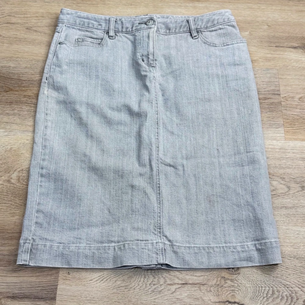 Cabi Denim Skirt Women Size 8 Gray
Casual Classic Office Chic Academia